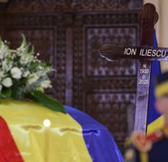 VIDEO Cortegiul funerar al lui Ion Iliescu a ajuns la Palatul Cotroceni. Când îi pot aduce oamenii un ultim omagiu